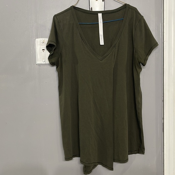Lululemon short sleeve - Picture 4 of 5